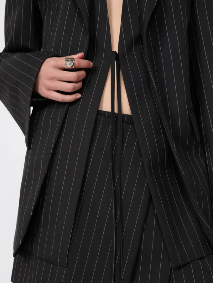 Giacca sartoriale in gabardine gessata, nera Giacca sartoriale in gabardine gessata, nera