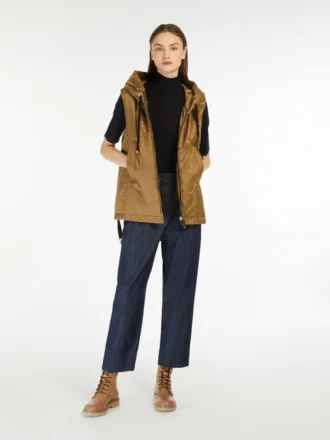 Gilet imbottito idrorepellente con cappuccio, color caramello