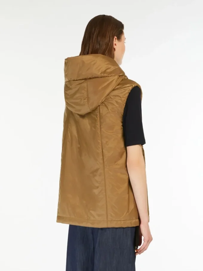Gilet imbottito idrorepellente con cappuccio, color caramello Gilet imbottito idrorepellente con cappuccio, color caramello