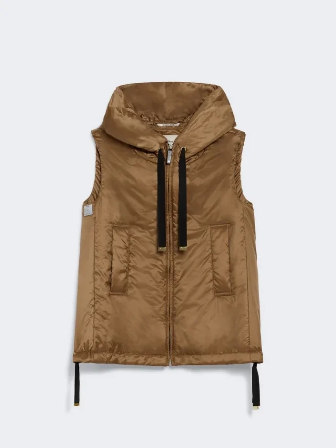 Gilet imbottito idrorepellente con cappuccio, color caramello Gilet imbottito idrorepellente con cappuccio, color caramello