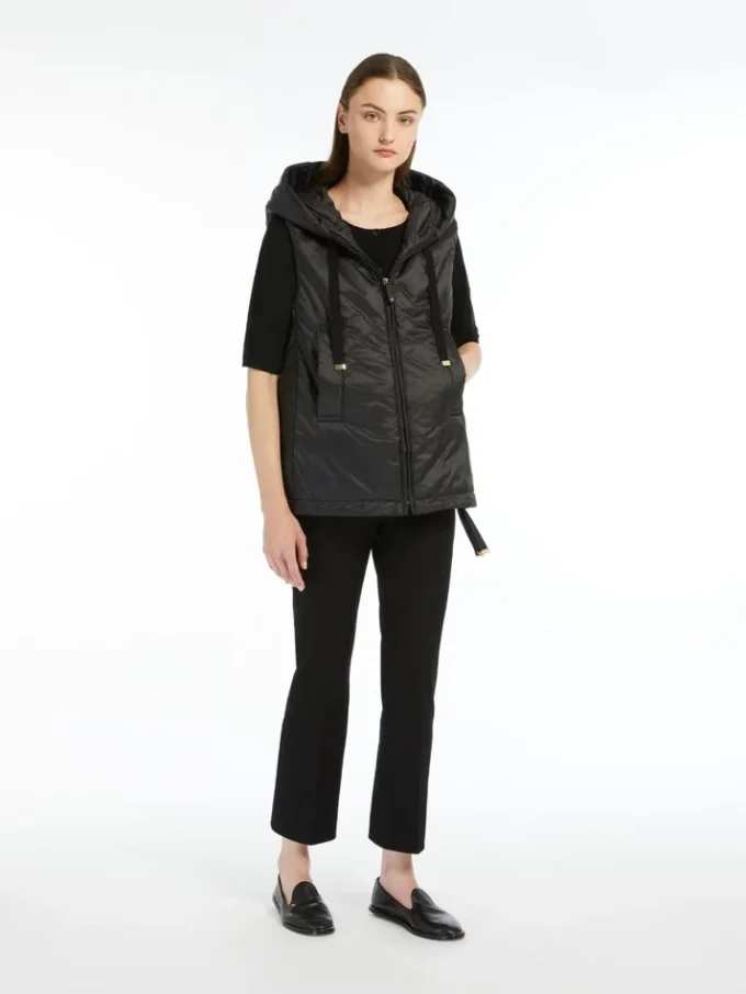 Gilet imbottito idrorepellente con cappuccio, nero Gilet imbottito idrorepellente con cappuccio, nero