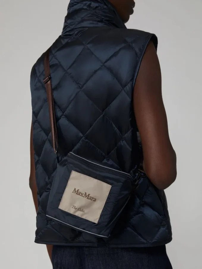 Gilet imbottito in tela di nylon idrorepellente, blu notte Gilet imbottito in tela di nylon idrorepellente, blu notte