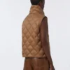 Gilet imbottito in tela di nylon idrorepellente, color caramello Gilet imbottito in tela di nylon idrorepellente, color caramello