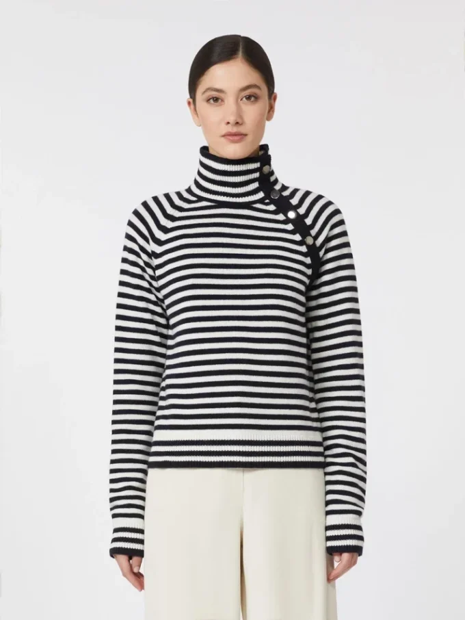 Maglione a collo alto in cashmere a maglia rasata, blu oltremare Maglione a collo alto in cashmere a maglia rasata, blu oltremare