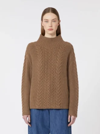 Maglione a collo alto in maglia a trecce di lana e cashmere, color fango