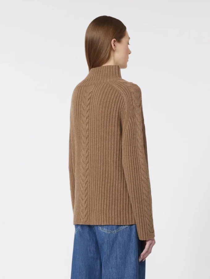 Maglione a collo alto in maglia a trecce di lana e cashmere, color fango