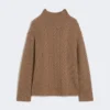 Maglione a collo alto in maglia a trecce di lana e cashmere, color fango