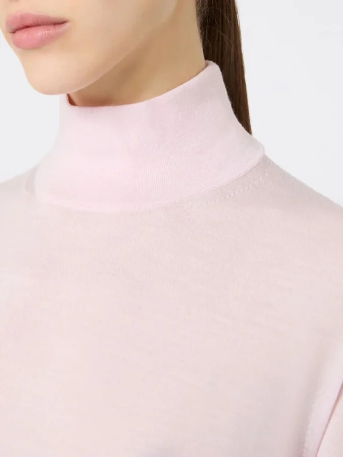 Maglione a collo alto in maglia rasata di lana, rosa Maglione a collo alto in maglia rasata di lana, rosa