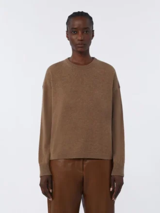 Maglione dalla linea squadrata in lana e cashmere, color fango