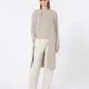 Maglione in lana e cashmere dalla linea squadrata, beige Maglione in lana e cashmere dalla linea squadrata, beige