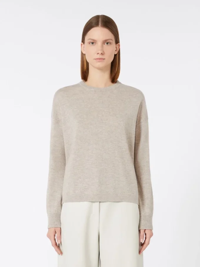 Maglione in lana e cashmere dalla linea squadrata, beige Maglione in lana e cashmere dalla linea squadrata, beige