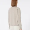 Maglione in lana e cashmere dalla linea squadrata, beige Maglione in lana e cashmere dalla linea squadrata, beige
