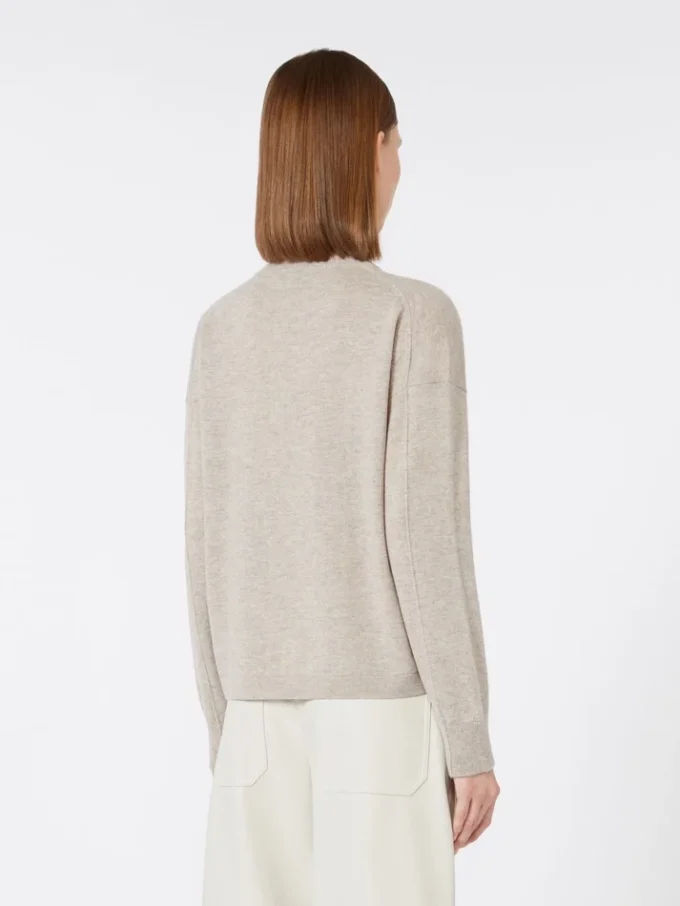 Maglione in lana e cashmere dalla linea squadrata, beige Maglione in lana e cashmere dalla linea squadrata, beige