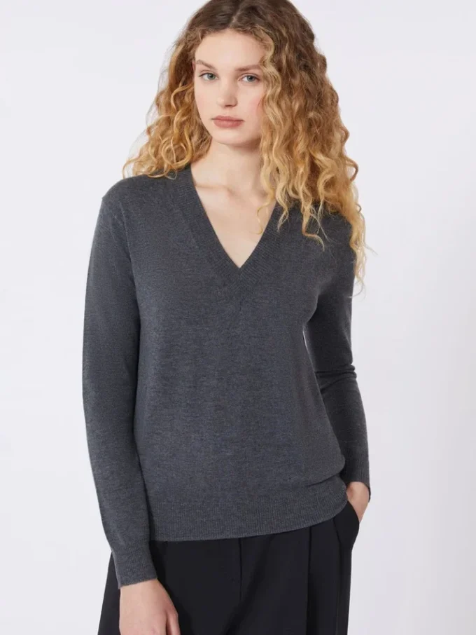 Maglione in lana e cashmere, grigio scuro Maglione in lana e cashmere, grigio scuro