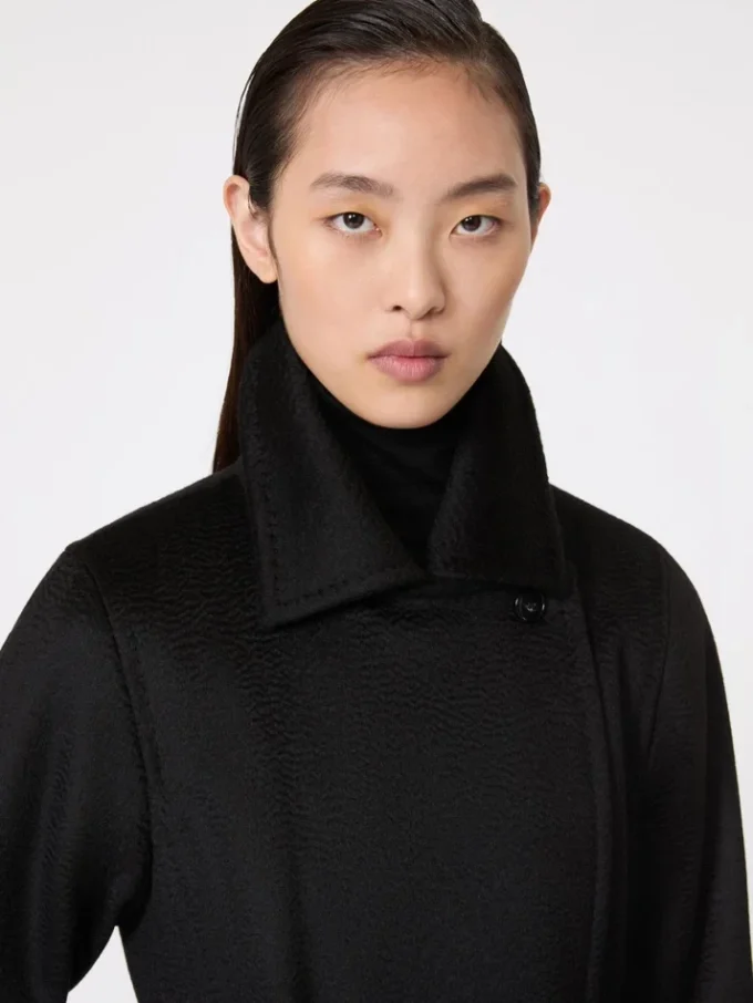 Manuela Coat, nero