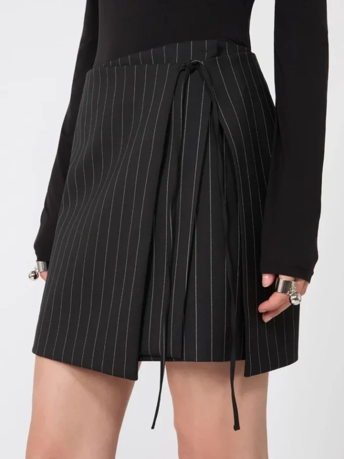 Minigonna in gabardine gessata, nera Minigonna in gabardine gessata, nera