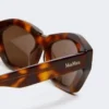Occhiali da sole squadrati e audaci, color bronzo fulvo Occhiali da sole squadrati e audaci, color bronzo fulvo