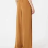 – pantaloni larghi in raso envers, color caramello – pantaloni larghi in raso envers, color caramello
