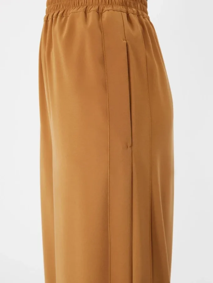 – pantaloni larghi in raso envers, color caramello – pantaloni larghi in raso envers, color caramello