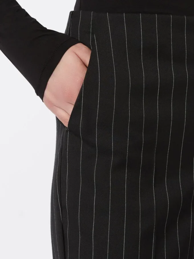 Pantaloni svasati in lana gessata, neri Pantaloni svasati in lana gessata, neri