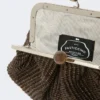Piccola borsa a forma di pasticcino effetto rafia, marrone scuro