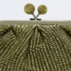 Piccola borsa a forma di pasticcino effetto rafia, verde salvia Piccola borsa a forma di pasticcino effetto rafia, verde salvia