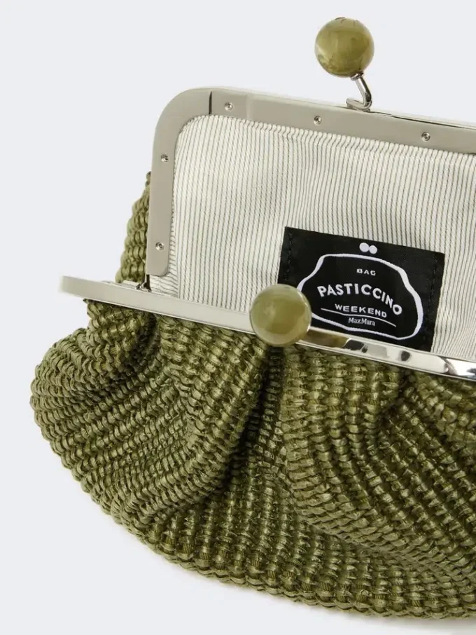 Piccola borsa a forma di pasticcino effetto rafia, verde salvia Piccola borsa a forma di pasticcino effetto rafia, verde salvia