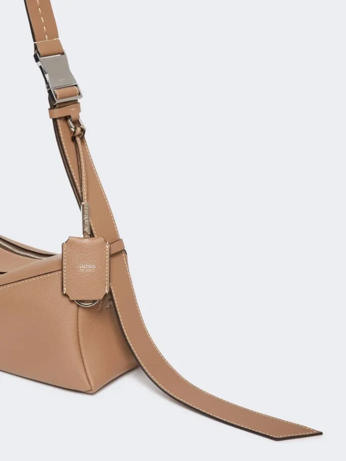 Piccola borsa a tracolla in pelle, marrone