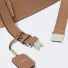 Piccola borsa a tracolla in pelle, marrone
