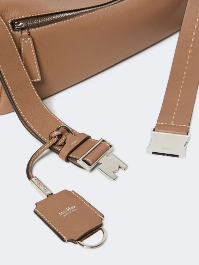 Piccola borsa a tracolla in pelle, marrone