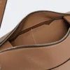 Piccola borsa a tracolla in pelle, marrone