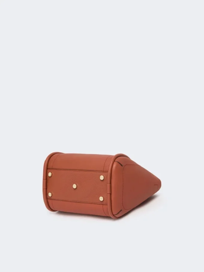 Piccola borsa in pelle stile marinaro, color ruggine Piccola borsa in pelle stile marinaro, color ruggine