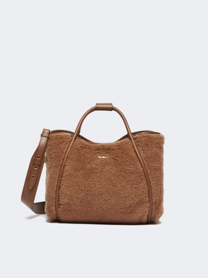 Piccola borsa marine in tessuto teddy, color cammello