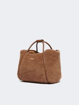 Piccola borsa marine in tessuto teddy, color cammello