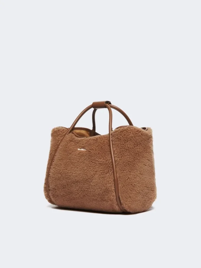 Piccola borsa marine in tessuto teddy, color cammello