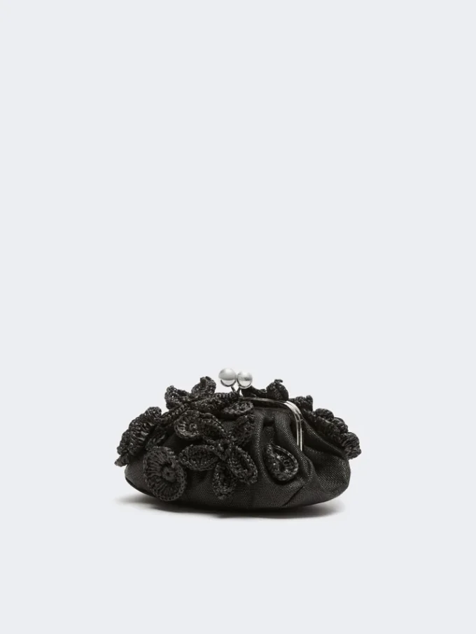 Piccola pochette a forma di pasticcino effetto rafia con fiori, nera Piccola pochette a forma di pasticcino effetto rafia con fiori, nera