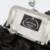 Piccola pochette a forma di pasticcino effetto rafia con fiori, nera Piccola pochette a forma di pasticcino effetto rafia con fiori, nera