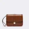 Pochette in pelle liscia, color tabacco Pochette in pelle liscia, color tabacco