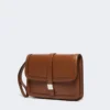 Pochette in pelle liscia, color tabacco Pochette in pelle liscia, color tabacco