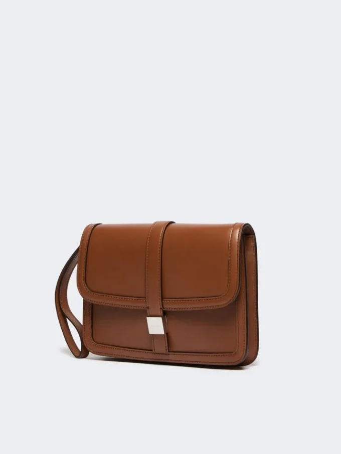 Pochette in pelle liscia, color tabacco Pochette in pelle liscia, color tabacco