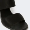 Sandali in pelle di vitello e tessuto elasticizzato, nero Sandali in pelle di vitello e tessuto elasticizzato, nero