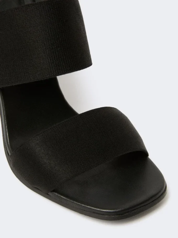 Sandali in pelle di vitello e tessuto elasticizzato, nero Sandali in pelle di vitello e tessuto elasticizzato, nero
