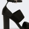 Sandali in pelle di vitello e tessuto elasticizzato, nero Sandali in pelle di vitello e tessuto elasticizzato, nero