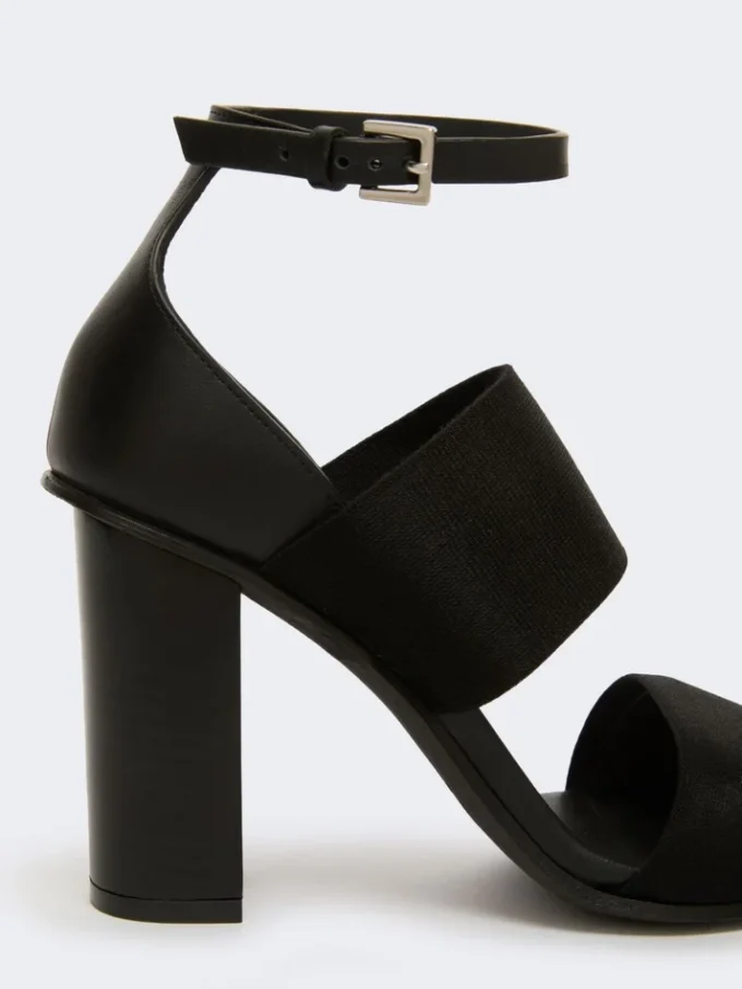Sandali in pelle di vitello e tessuto elasticizzato, nero Sandali in pelle di vitello e tessuto elasticizzato, nero
