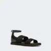 Sandali piatti in pelle e fettuccia elasticizzata, neri Sandali piatti in pelle e fettuccia elasticizzata, neri