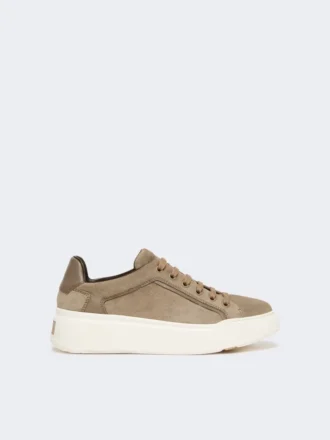 Sneakers in pelle scamosciata, colore fango