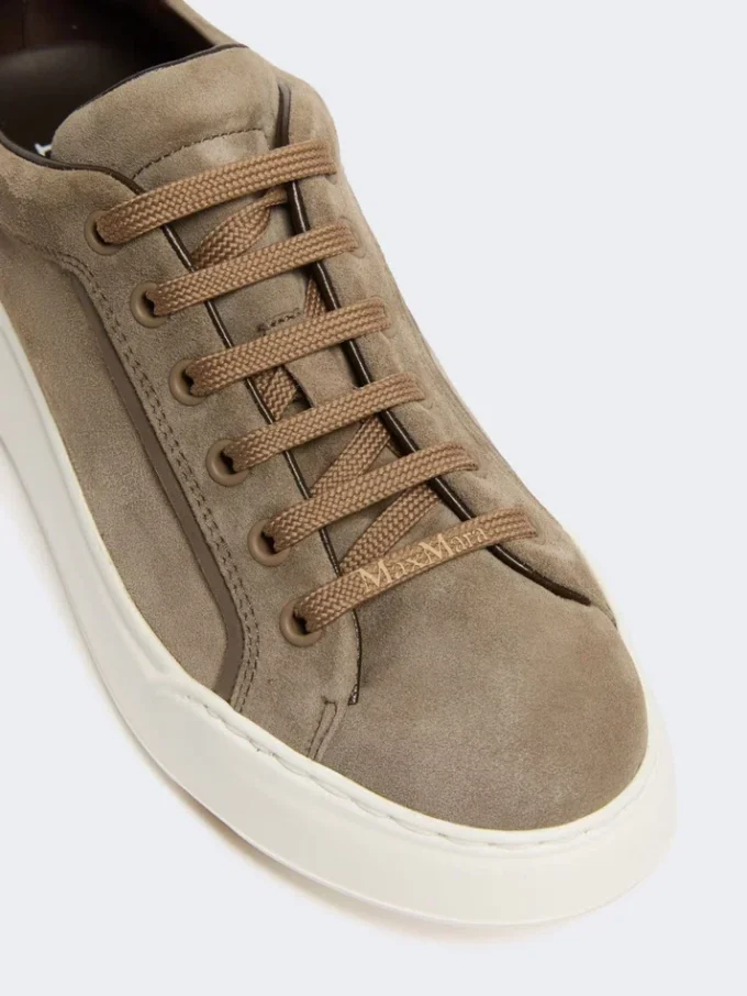 Sneakers in pelle scamosciata, colore fango Sneakers in pelle scamosciata, colore fango