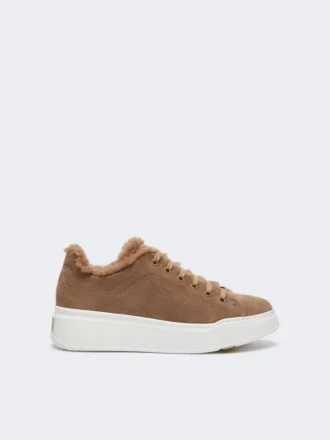 Sneakers in pelle scamosciata e tessuto teddy, color nocciola