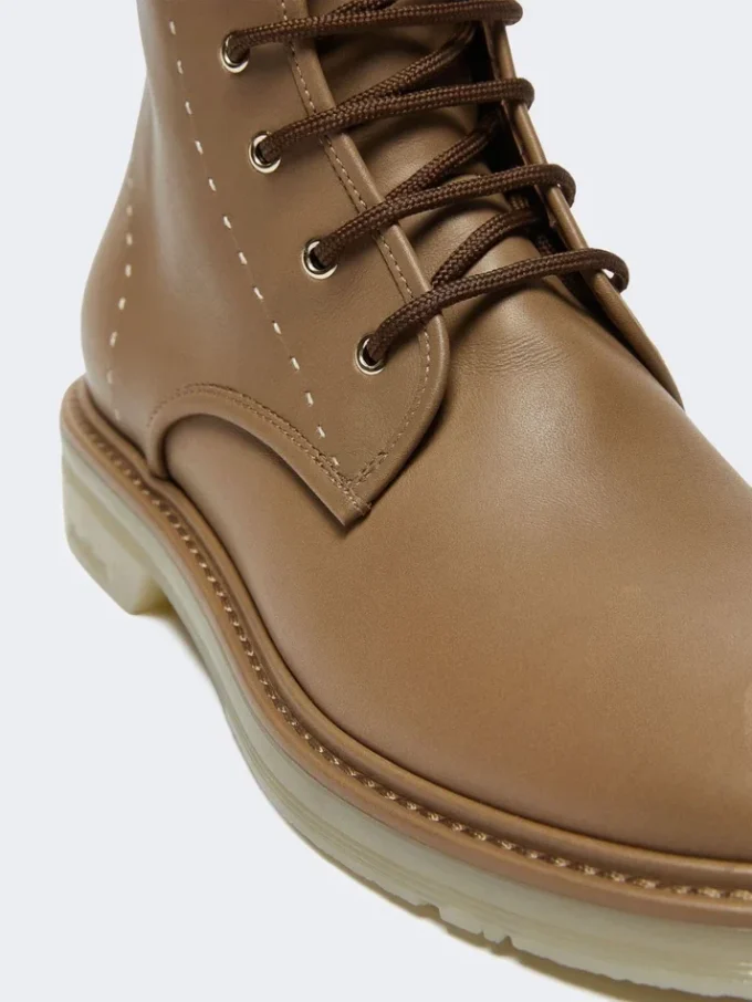 Stivaletti militari in pelle, color nocciola Stivaletti militari in pelle, color nocciola