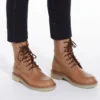 Stivaletti militari in pelle, color nocciola Stivaletti militari in pelle, color nocciola
